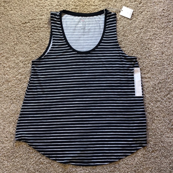 Large Black & white tank soft feel A New Day - Picture 5 of 6